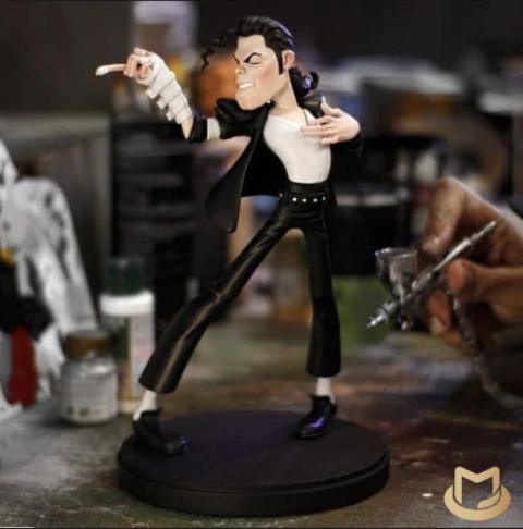 Ref.321000987- Michael Jason com 19cm de altura em resina pintado à mão