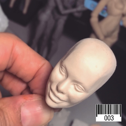 Molde rosto feminino sorrindo escala 1/6 entre 2,8cm de altura