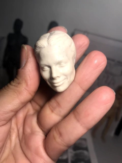 Ref.061-Molde rosto feminino bipartidos com marcação de cabelo escala 1/6 na internet