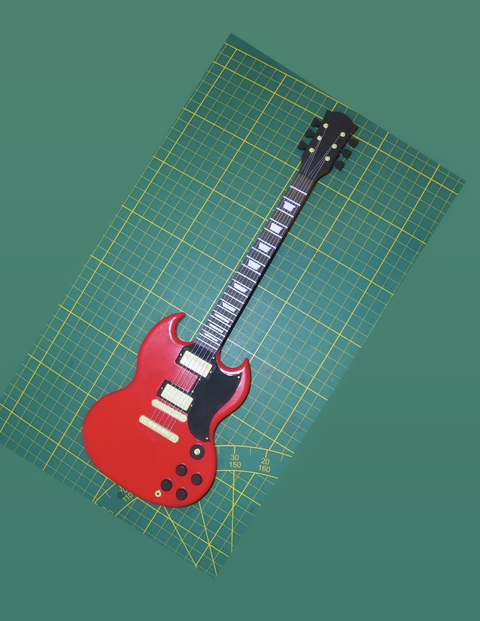 Ref.Z037- Guitar GIBSON SG MINI 12cm 1 peça