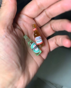 Ref.56214- Kit 2 garrafinhas com rótulo modelos A e B ( 3.5cm de altura )