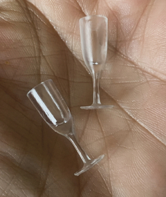 Ref.X100- Miniatura de taças de champanhe com 2,5cm de altura (2 peças )