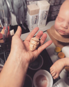 021-Molde rosto masculino com cabelo - escala de tamanho 1/6 - comprar online