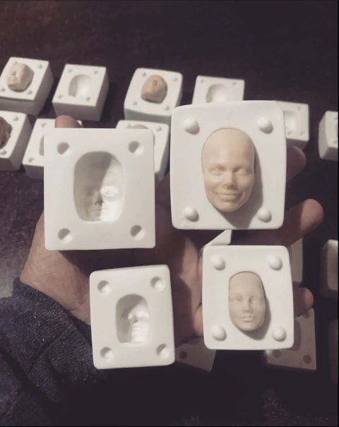 Kit 2 moldes rostos femininos em dois tamanhos diferentes Ref.037