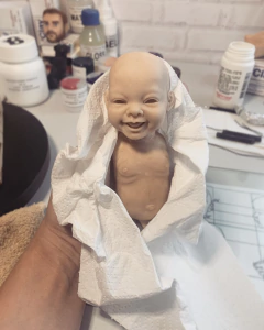 Ref.45321- Bebe reborn hiperrealista exclusivo em andamento sendo esculpido e em breve disponível em silicone sólido na internet