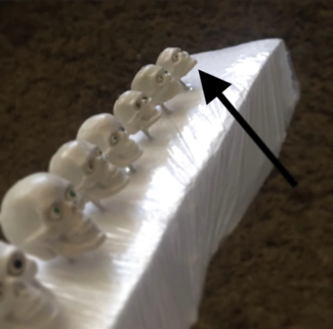 Molde caveira a peça sai com 1 centímetros do molde