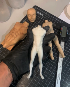 Ref.2089- LANÇAMENTO -Corpo completo masculino já saem com os pés do molde na internet