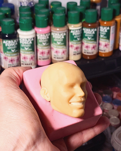Ref.450- Molde rosto masculino parte única, área dos olhos sem marcações, fica livre para pinturas e técnicas em geral 5cm na internet