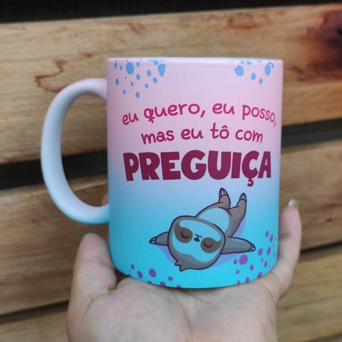 Caneca Cerâmica Candy Color Fosca - Eu Quero, Eu Posso, mas eu tô com Preguiça 325ml
