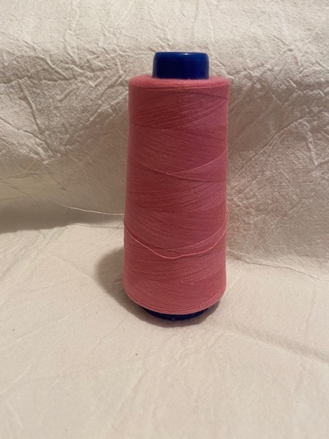 Hilo de poliéster rosa. Cono x 2000 mt