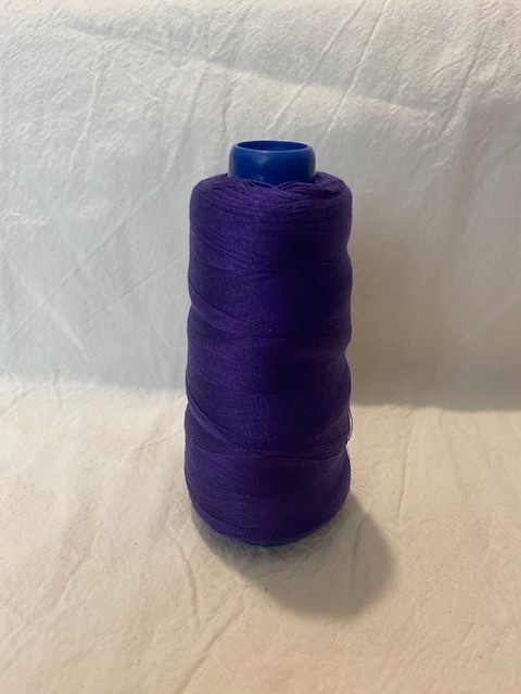 Hilo de poliéster violeta. Cono x 2000 mt