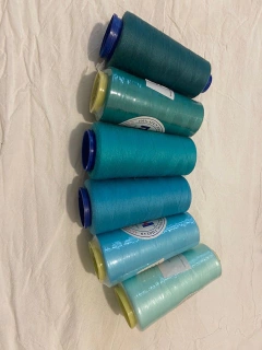 Hilo de poliéster turquesa 3. Cono x 2000 mt - comprar online