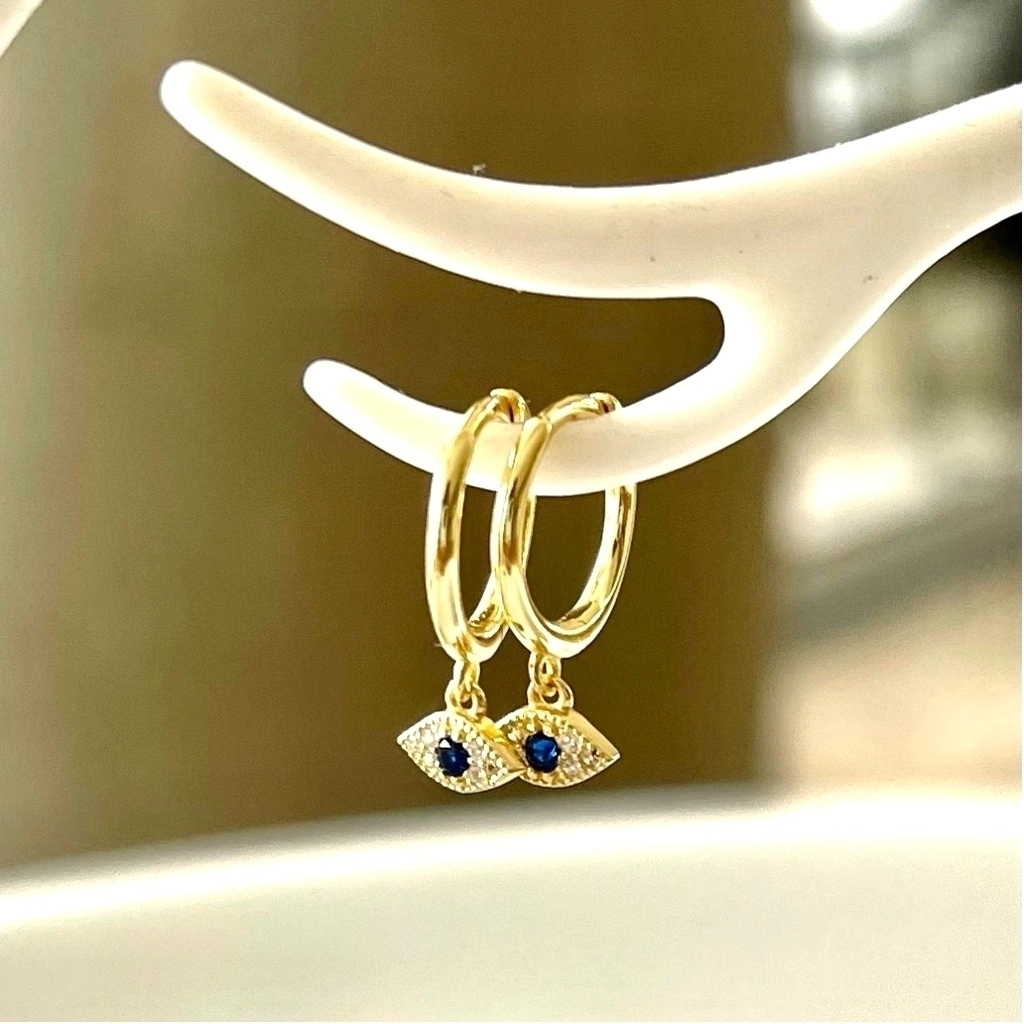 AR425 Argollitas Plata con Ojito