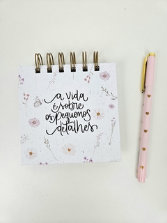 PRONTA ENTREGA - Bloquinho 10x10cm Floral 26 - comprar online