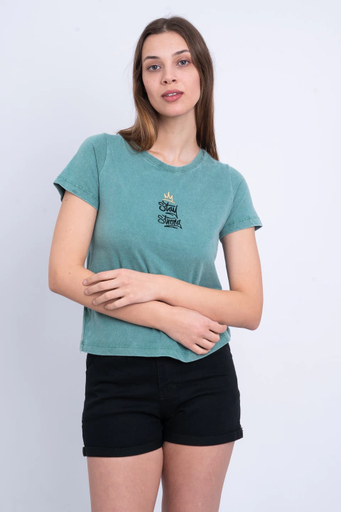 REMERA CAROL VERDE BORDADO STAY