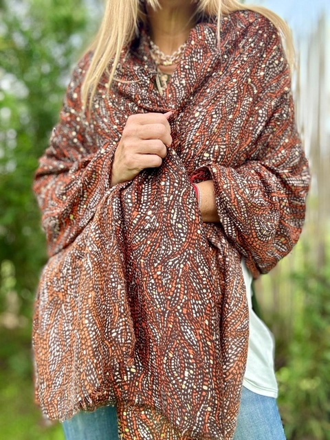 Pashmina media estacion estampada bordo