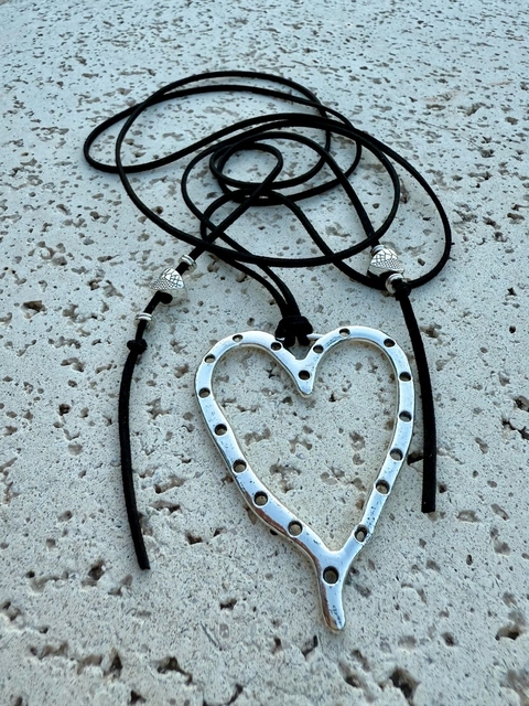 Corbatero Corazon gamuzado negro - comprar online