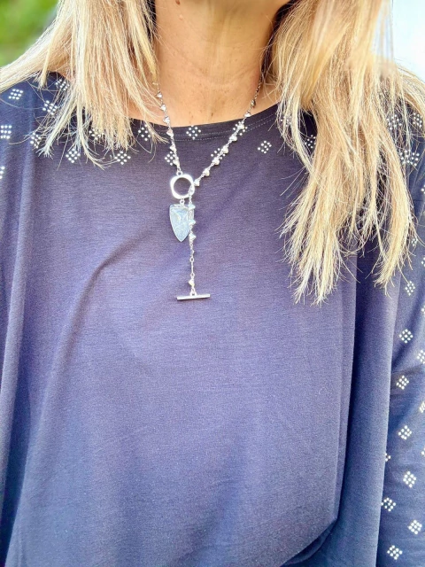 Collar plateado mini corazón con piedra natural