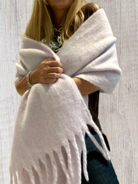 Bufandon de lana esponjoso lila lavado