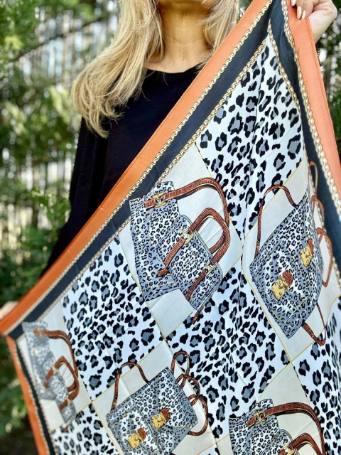 Maxi Pañuelo de seda estampado G