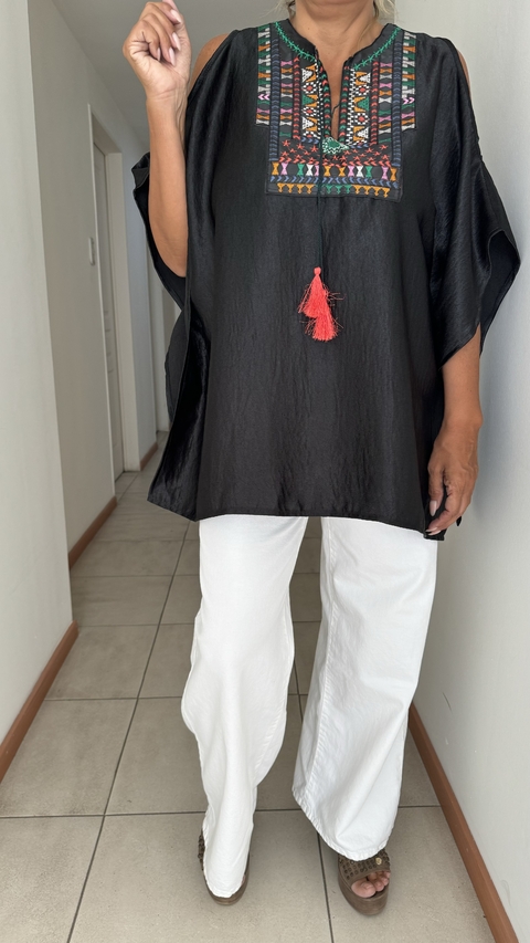 Tunica Uma de saten negro