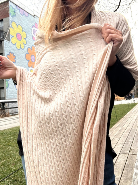 Bufandon de lana tejida con ochos en beige