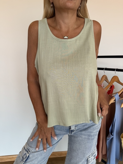 Musculosa Lola de lino elastizado verde