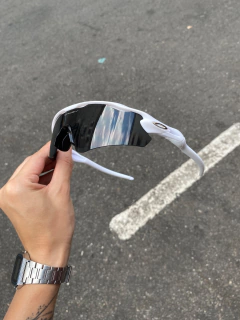 Radar Ev branca lente preta - Outputvibe