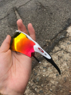 Radar Ev Vermelho - Branco e preto na internet