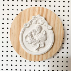 Quadro Redondo de Pinus 13cm - Medalha Sagrada Família na internet