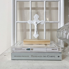 Crucifixo pequeno no acrílico - comprar online