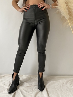 PANTALÓN ENGOMADO