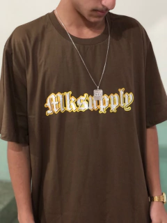 CAMISETA MKSUPPLY LETREIRO '' CRAVEJADO '' na internet