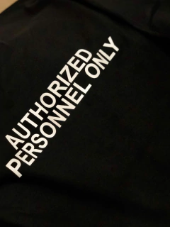 CAMISETA MKS '' SOMENTE PESSOAS AUTORIZADAS '' - FRENTE E ATRÁS - MKS