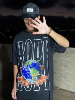 CAMISETA PREMIUM MKS - HOPE - '' ESPERANÇA - PRA UM MUNDO MELHOR ''