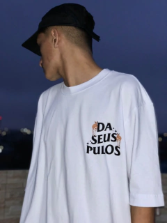 CAMISETA TUBULAR PREMIUM '' DA SEUS PULOS '' - EDIÇÃO ESPECIAL 6 ANOS - comprar online