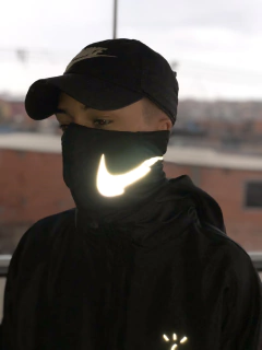 MÁSCARA '' SNOOD STRIKE '' NIKE ARTESANAL - LOGO REFLETIVO - comprar online