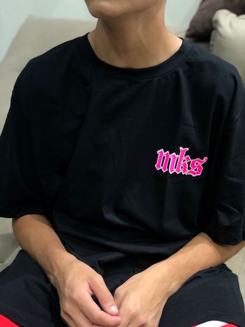 CAMISETA MKS MINI LETREIRO PINK CONTORNO