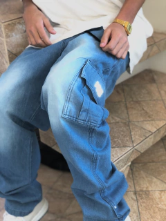 CALÇA JEANS CARGO LOGO REFLETIVO MKS - comprar online