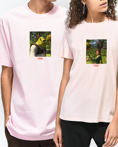 CONJUNTO CAMISETA DE CASAL '' SHERK E FIONA '' BALÕES