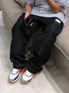 CALÇA DE TACTEL SIMPLES 2.0 PRETA - LOGO REFLETIVO - MKS