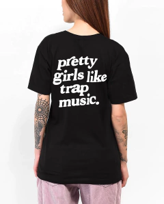 CAMISETA COMUM MKS '' garotas bonitas gostam de música trap '' // PRETTY GIRLS LIKE TRAP MUSIC