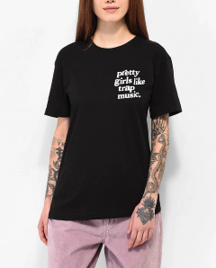 CAMISETA COMUM MKS '' garotas bonitas gostam de música trap '' // PRETTY GIRLS LIKE TRAP MUSIC - comprar online