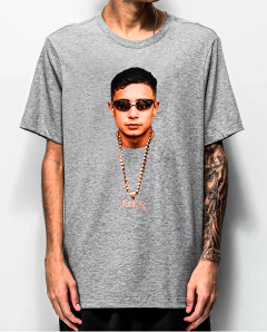 CAMISETA COMUM MC HARIEL CORRENTE E PINGENTE - comprar online