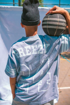 CONJUNTO CAMISETA PREMIUM E SHORT DE MOLETOM CHRIS BROWN BREEZY MODELO 24 na internet