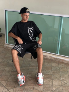 CONJUNTO CAMISETA E SHORTS MK SP na internet