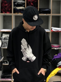 MOLETOM PRAY HAND - comprar online