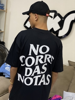 Imagem do CAMISETA PREMIUM MKS - NO CORRE DAS NOTAS - ESTAMPA FRENTE E COSTAS