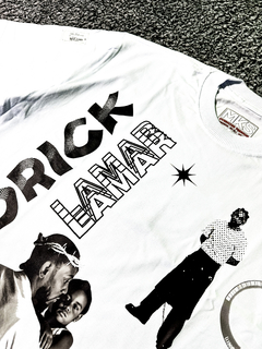 CAMISETA PREMIUM MKS - KENDRICK LAMAR - DETAILS na internet