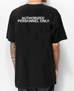 CAMISETA MKS '' SOMENTE PESSOAS AUTORIZADAS '' - FRENTE E ATRÁS - comprar online